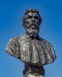 Raffaello Romanelli, statue de Benevenuto Cellini sur le Ponte Vecchio à Florence en Italie