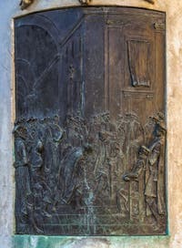 Giambologna, bas-relief du monument équestre de Cosimo Cosme Ier de Médicis, 1594-1598, Piazza della Signoria à Florence Italie