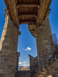 La plateforme de la tour Arnolfo du Palazzo Vecchio et les piliers qui soutiennent la pointe