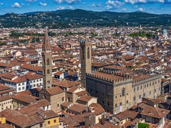 La Badia Fiorentina et le Bargello vus depuis la Tour Arnolfo du Palazzo Vecchio à Florence en Italie