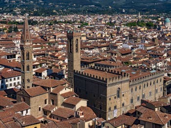 La Badia Fiorentina et le Bargello vus depuis la Tour Arnolfo du Palazzo Vecchio à Florence en Italie