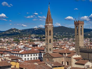 Le Campanile de la Badia Fiorentina et le Bargello vus depuis la Tour Arnolfo du Palazzo Vecchio à Florence en Italie