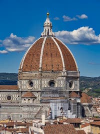 La coupole de Brunelleschi de la cathédrale Santa Maria del Fiore vue depuis la tour Arnolfo du Palazzo Vecchio, à Florence en Italie