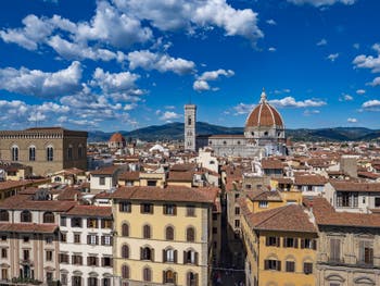 Orsanmichele, le campanile de Giotto et la cathédrale Santa Maria del Fiore vus depuis la tour Arnolfo du Palazzo Vecchio, à Florence en Italie