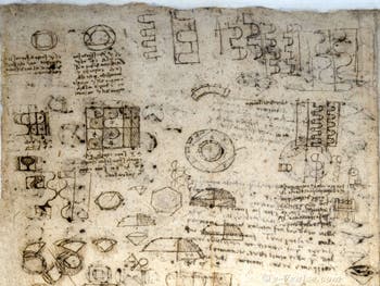 Leonard de Vinci, Lunules et croquis architecturaux ainsi qu’une tête de lion rugissant, Codex Atlanticus, Ambrosiana Milan