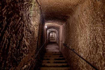 Le Tunnel et les salles de la Galeria Borbonica, le tunnel Bourbon à Naples en Italie
