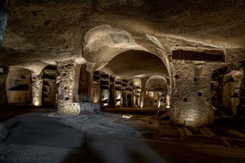 Basilique du niveau supérieur des catacombes de San Gennaro à Naples en Italie