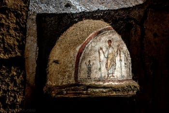 Fresque représentant San Gennaro avec Nicaziola et Cominia, catacombes de San Gennaro à Naples en Italie