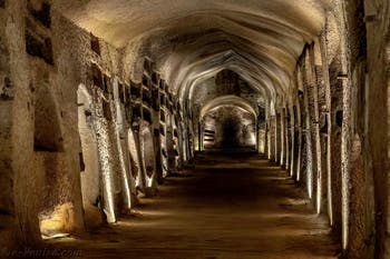 Vestibule inférieur des catacombes de San Gennaro à Naples en Italie
