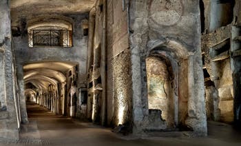 Vestibule inférieur des catacombes de San Gennaro à Naples en Italie
