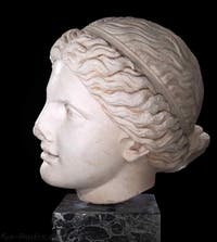 Tête d'Aphrodite, Musée Archéologique à la Gallerie d'Italia à Naples en Italie