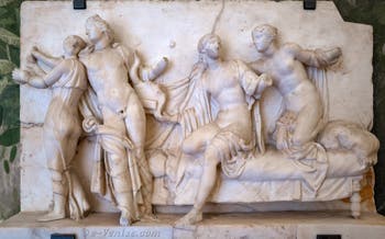 Apollon et trois nymphes, collection Farnèse, musée archéologique de Naples en Italie