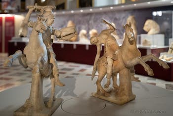 Cavalier cuirassé et amazone mourante, collection Farnèse, musée archéologique de Naples en Italie