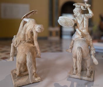 Cavalier cuirassé et amazone mourante, collection Farnèse, musée archéologique de Naples en Italie