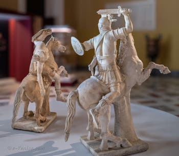 Cavalier cuirassé et amazone mourante, collection Farnèse, musée archéologique de Naples en Italie