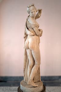 Aphrodite Venus Callipyge, l'Aphrodite aux belles fesses, collection Farnèse, musée archéologique de Naples en Italie