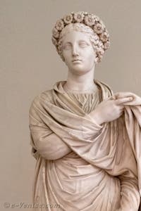 Flora Piccola Ercolanese, Collection Farnèse, musée archéologique de Naples en Italie