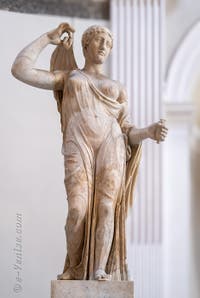 Aphrodite type Louvre, musée archéologique de Naples en Italie