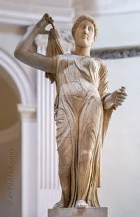 Aphrodite type Louvre, Pompéi, musée archéologique de Naples en Italie