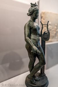 Apollon avec une lyre, Casa di Apollo, Pompéi, musée archéologique de Naples en Italie