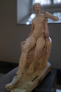 Apollon Ludovisi avec une lyre, Collection Farnèse, musée archéologique de Naples en Italie