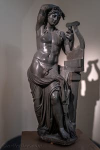 Apollon Citarède, Collection Farnèse, musée archéologique de Naples en Italie