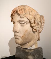 Apollon de l’Omphalos, Temple de Mercure, Baia, musée archéologique de Naples en Italie