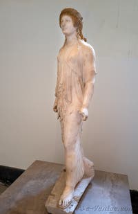 Artémis archaïsante, Pompéi, musée archéologique de Naples en Italie