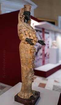 Artémis Éphèse, Collection Farnèse, musée archéologique de Naples en Italie