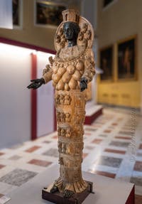 Artémis Éphèse, Collection Farnèse, musée archéologique de Naples en Italie