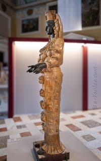 Artémis Éphèse, Collection Farnèse, musée archéologique de Naples en Italie