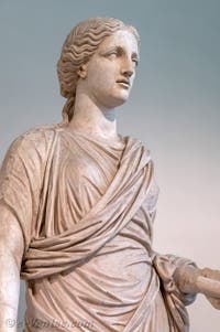 Artémis type Leiden-Dion, collection Farnèse, musée archéologique de Naples en Italie