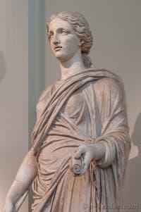 Artémis type Leiden-Dion, collection Farnèse, musée archéologique de Naples en Italie