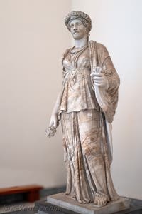 Flora Pomone mineure, Collection Farnèse, musée archéologique de Naples en Italie