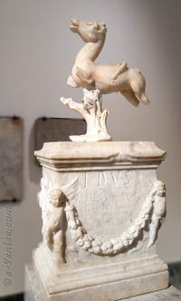 Cerf au galop, Temple d'Apollon, Pompéi, musée archéologique de Naples en Italie