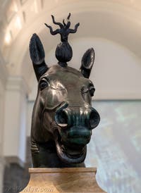 Tête de cheval du quadrige de Néron, Herculanum, musée archéologique de Naples en Italie