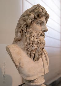 Bustes de divinités fluviales, éléments de fontaines, Collection Farnèse, musée archéologique de Naples en Italie