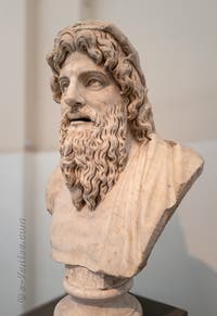 Bustes de divinités fluviales, éléments de fontaines, Collection Farnèse, musée archéologique de Naples en Italie