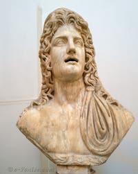Bustes de divinités fluviales, éléments de fontaines, Collection Farnèse, musée archéologique de Naples en Italie