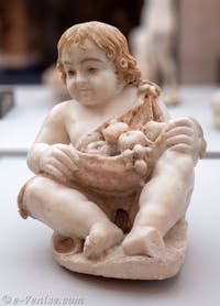 Enfant avec des fruits, Casa del Camillo, Pompéi, musée archéologique de Naples en Italie
