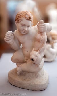 Enfant avec un lièvre, Casa del Camillo, Pompéi, musée archéologique de Naples en Italie