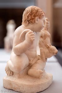 Enfant avec un lièvre, Casa del Camillo, Pompéi, musée archéologique de Naples en Italie