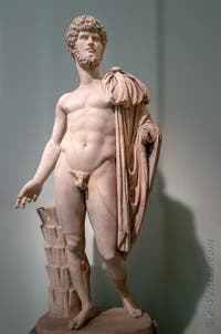 Statue d'Asclépios, Collection Farnèse, musée archéologique de Naples en Italie