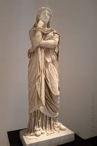 Femme dite Pudicitia, Temple de la Fortuna Augusta, Pompéi, musée archéologique de Naples en Italie