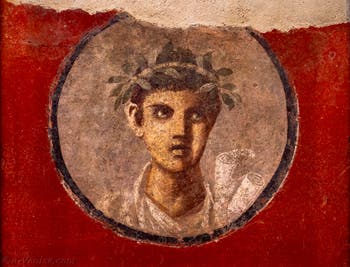 Fresque Jeune homme avec un rouleau de papyrus, Pompéi, Casa del Cenacolo, Musée Archéologique de Naples