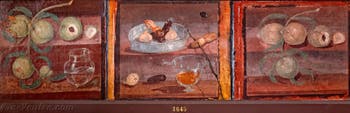 Fresque Pêches, dattes, figues et pièces d'or et d'argent, Herculanum, Casa dei Cervi, Musée Archéologique de Naples