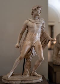 Guerrier blessé à la cuisse, Collection Farnèse, musée archéologique de Naples en Italie