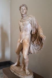 Guerrier blessé à la cuisse, Collection Farnèse, musée archéologique de Naples en Italie