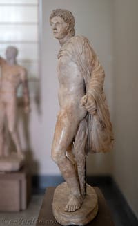 Guerrier blessé à la cuisse, Collection Farnèse, musée archéologique de Naples en Italie