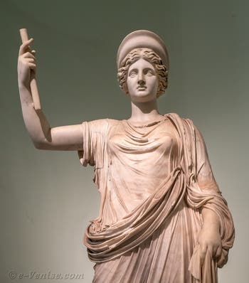 Hera type Ephèse Vienne, Collection Farnèse, musée archéologique de Naples en Italie